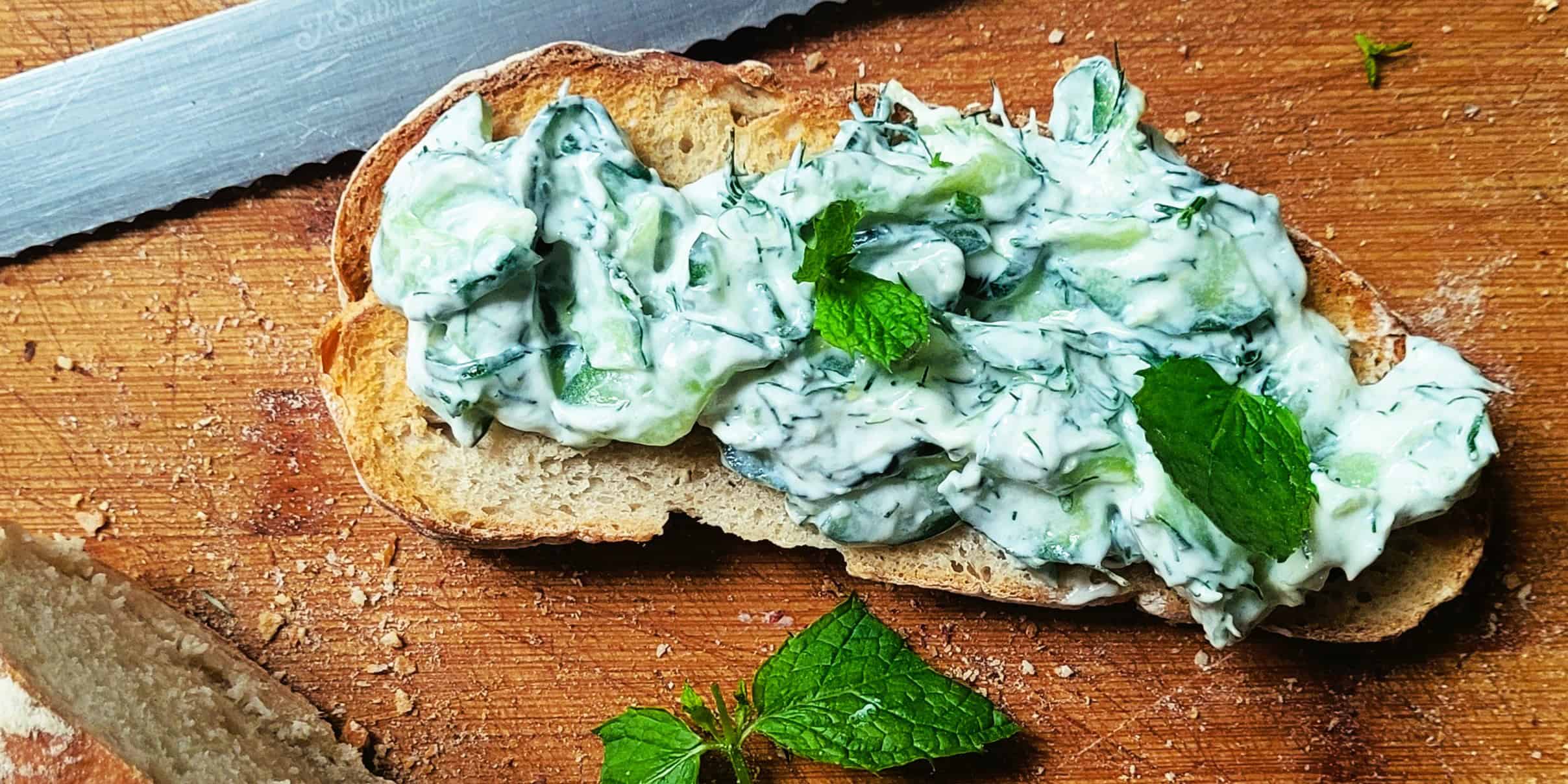 toast met labneh tzatziki
