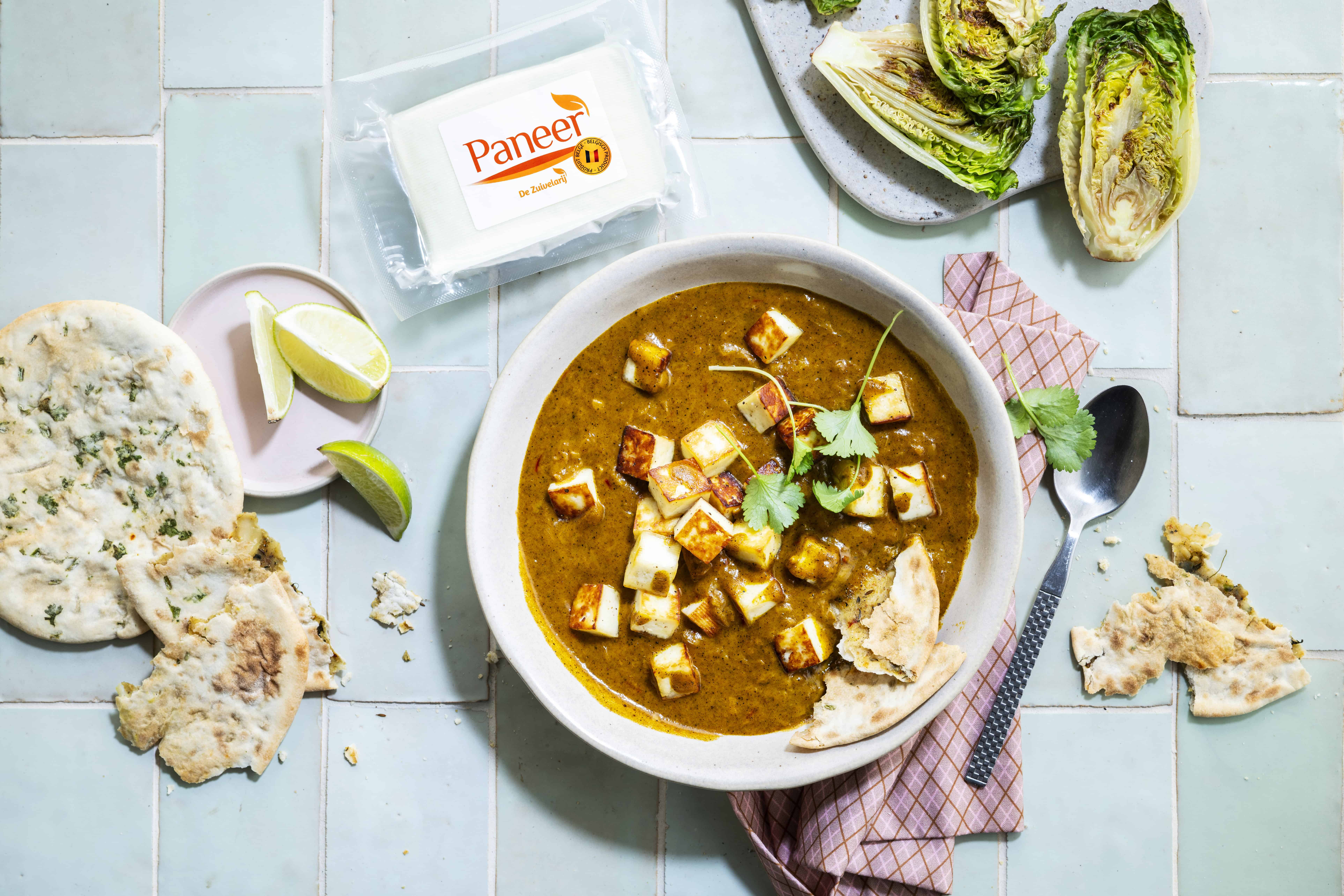 Hyderabad Paneer Curry met verse groenten en kruiden, perfect voor een smakelijke maaltijd.